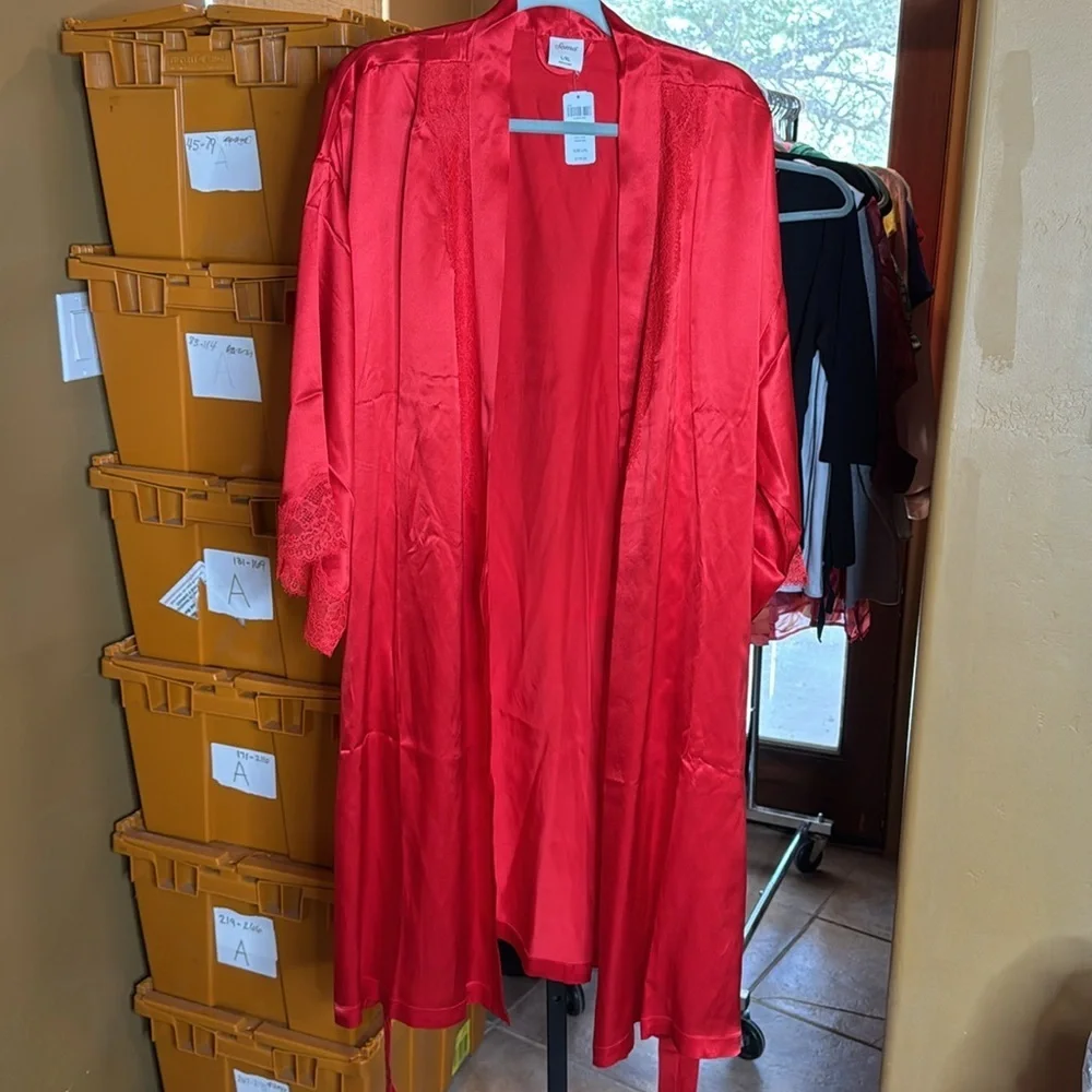 NWT Soma Sensuous 100% Silk Lace Trim Robe Cherry Red Luxury Size Large / XL